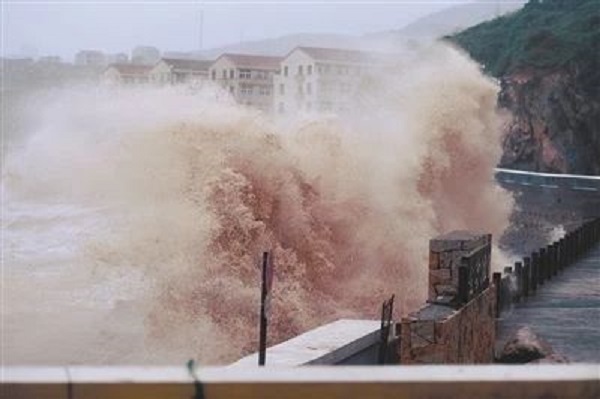 防臺風(fēng)，減災(zāi)害，風(fēng)里雨里守護(hù)你2.jpg